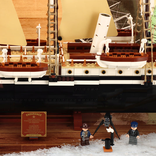 LEGO 10335 The Endurance and Shackleton’s Lifeboat 40729 - Display Case - Special Edition